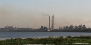 INDIA LACKS SO2 EMISSION STANDARDS FOR STEEL PLANTS